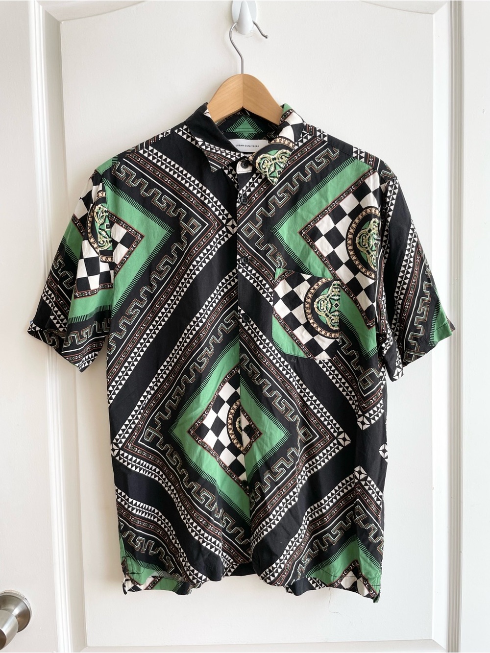 Urban Outfitters Men’s Short Sleeve Button Down Shirt Sz Small Reggae Bandana